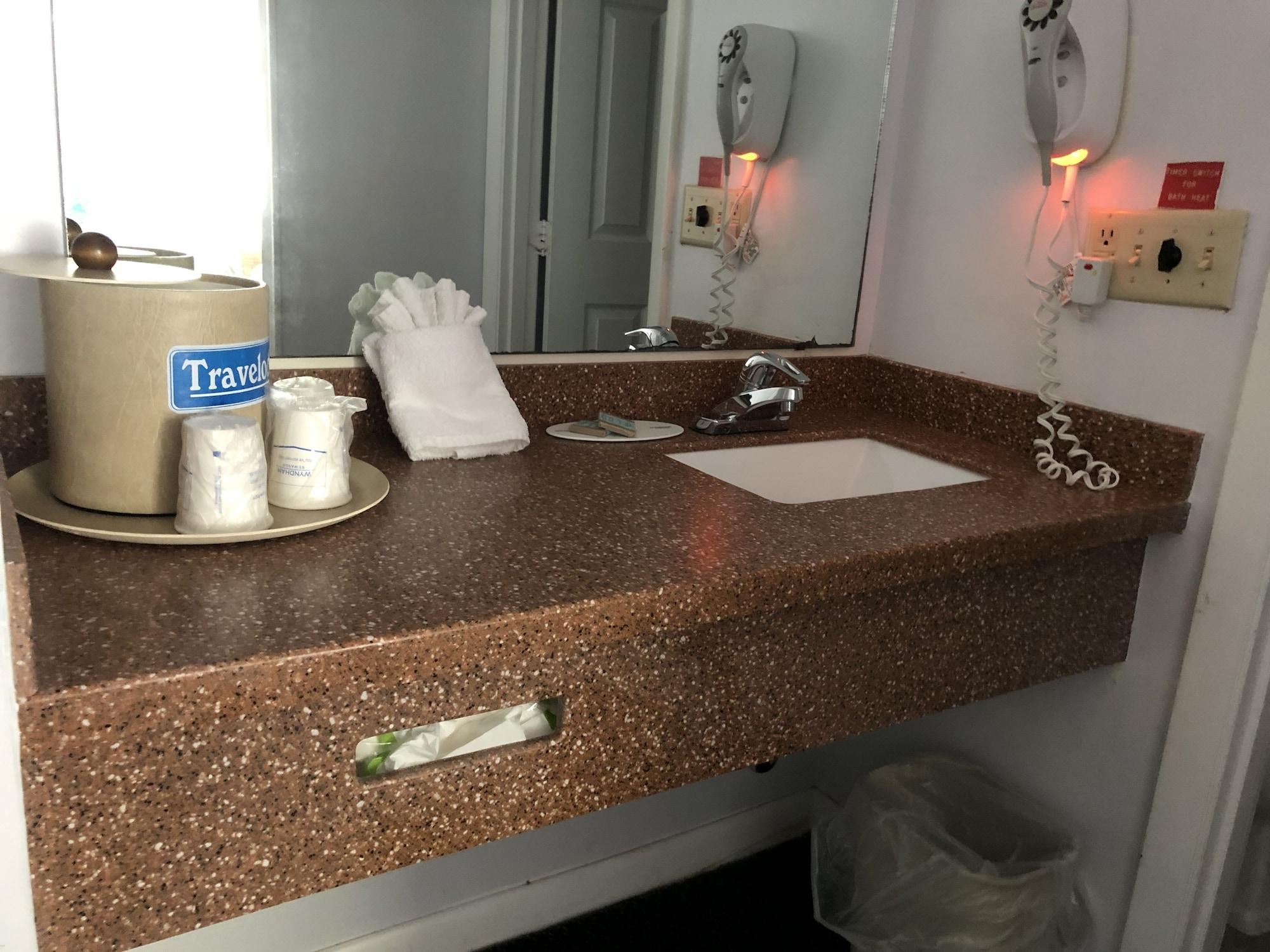 Travelodge By Wyndham Cape Cod Area West Dennis Esterno foto